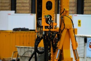 Effizienztreiber Industriehydraulik: Wie Unternehmen Ausfallzeiten minimieren und Betriebskosten senken