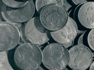 Sachwerte im Fokus: Warum historische Münzen, Kunst und Antiquitäten eine zeitlose Ergänzung für jedes Portfolio sind